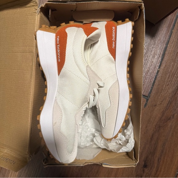 New Balance 327 Sea Salt Rust Oxide Women Sz 7.  M 5.5 - Picture 5 of 6